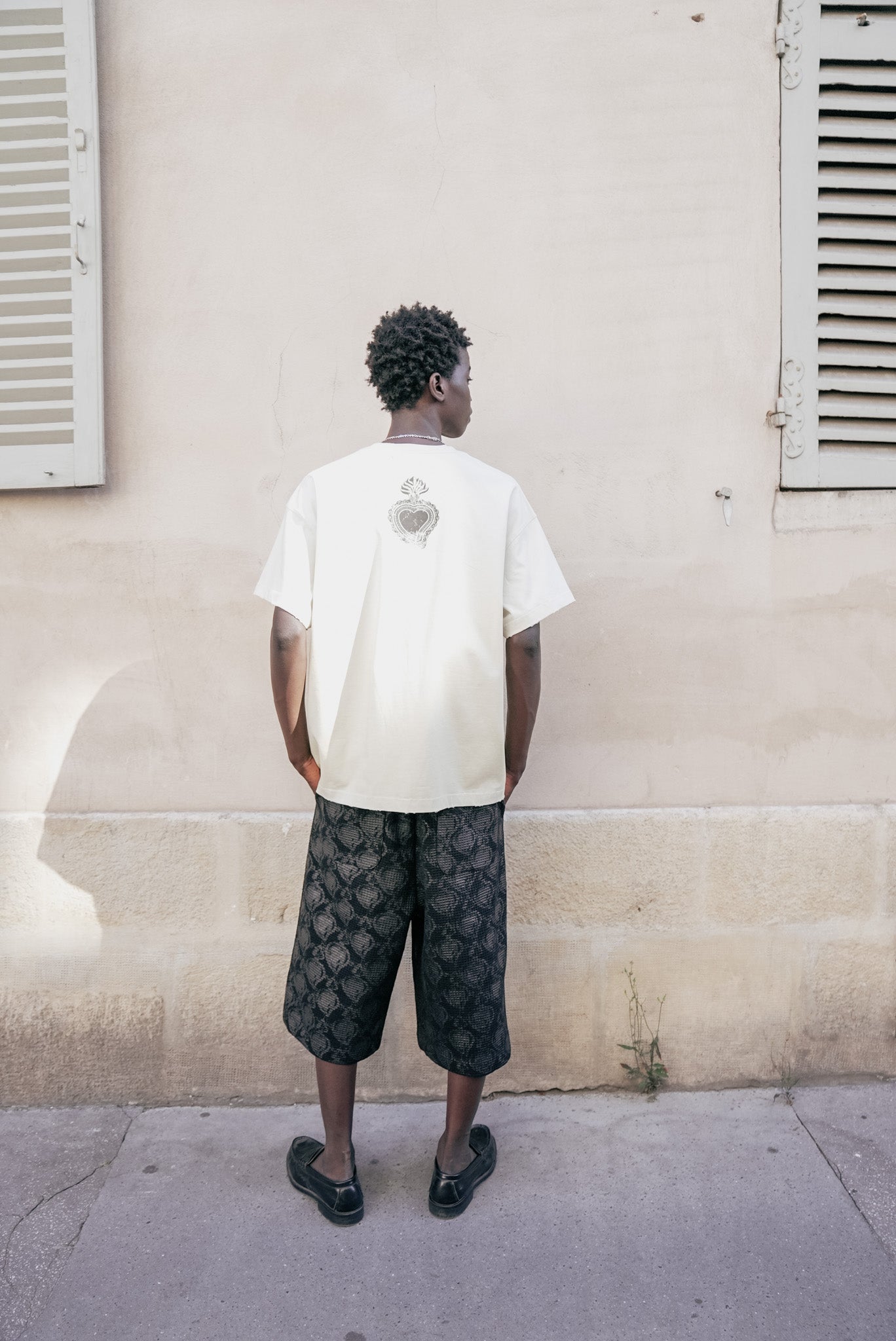 16 Logo Tee